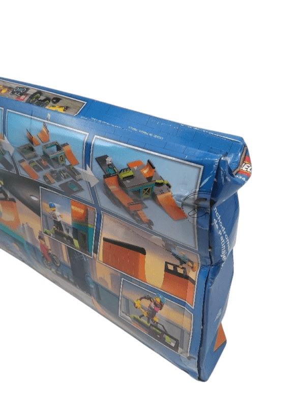LEGO My City Street Skate Park  60364 DAMAGED PACKAGING - Image 3
