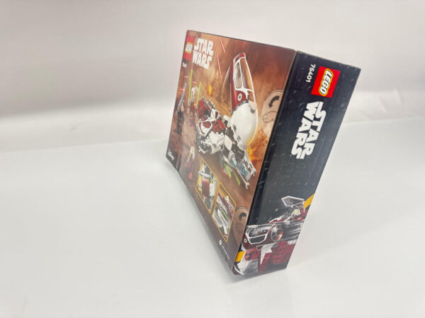 LEGO Star Wars: The Clone Wars Ahsoka's Jedi Interceptor Spaceship 75401 - Image 3